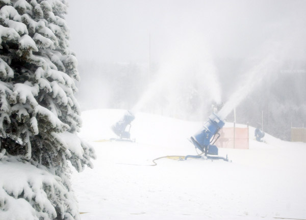 Snowshoe plans to open 6 trails and 3 lifts on Thanksgiving Day.