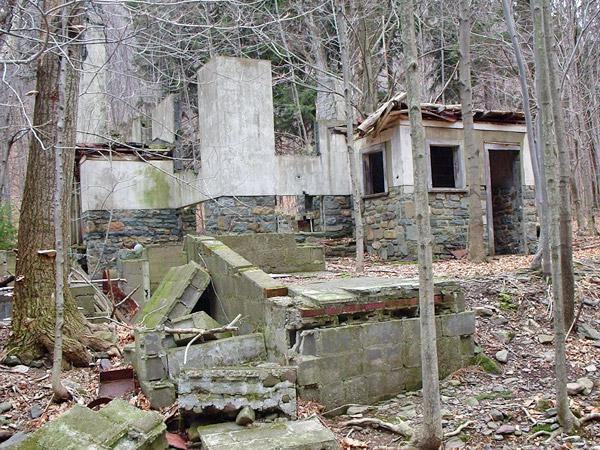 Remnants of the lodge at Devil's Hole. Remnants of the lodge at Devil's Hole.